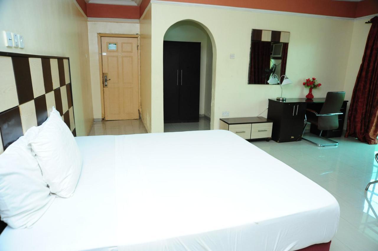 Richton Hotel And Suites Abeokuta Habitación foto