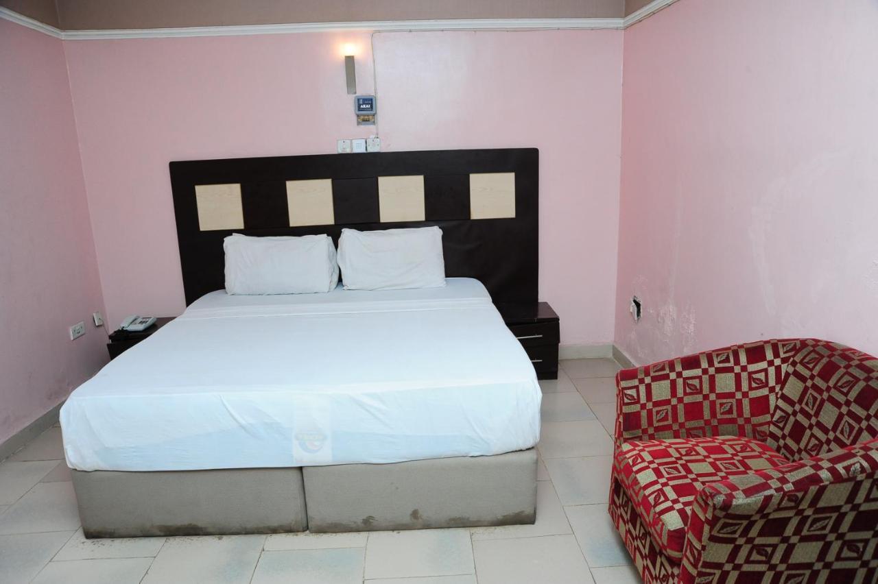 Richton Hotel And Suites Abeokuta Habitación foto